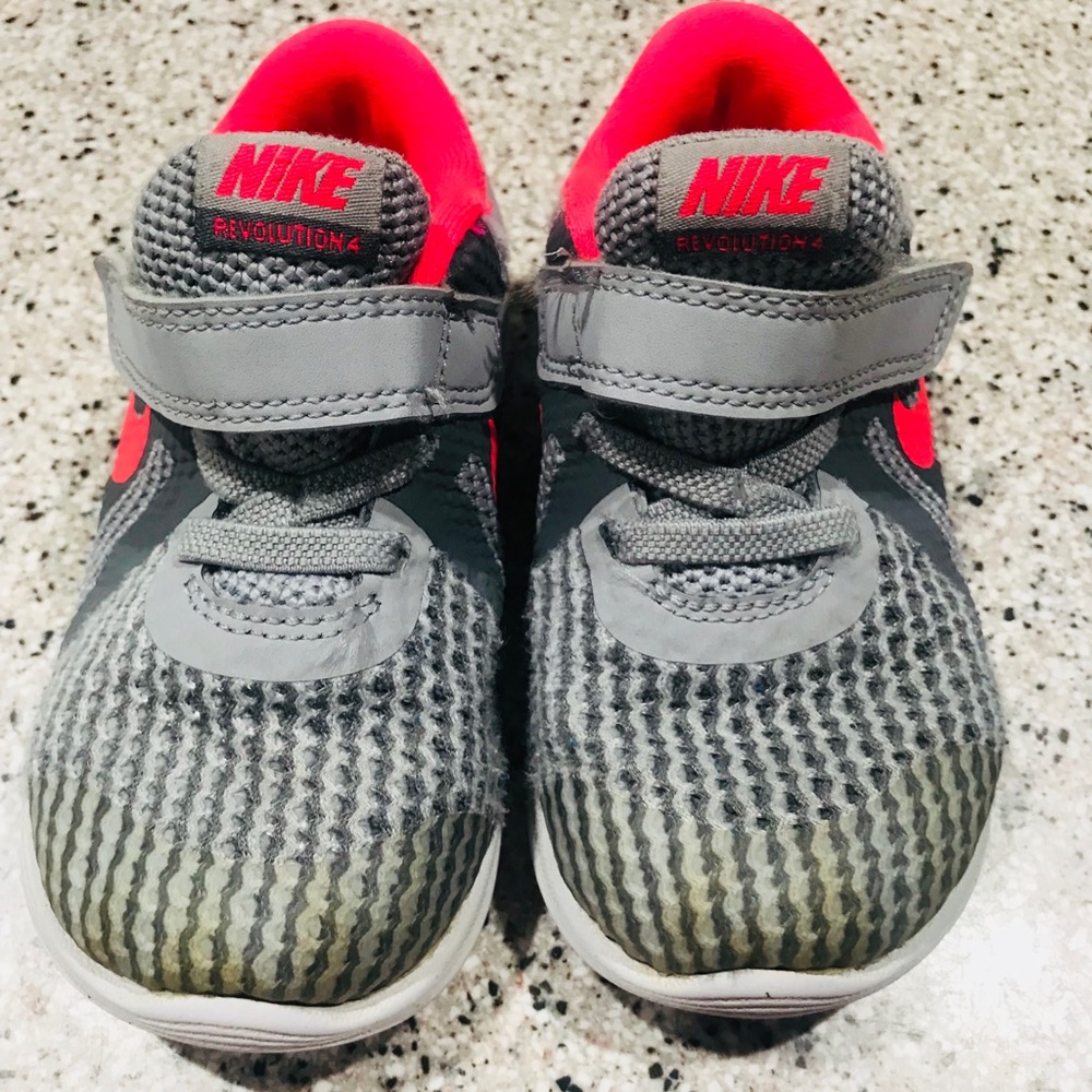 Nike’s - Picture 2 of 5